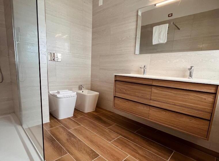 اتاق استاندارد با بالکن, Ivy S House B&b