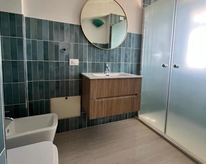 اتاق لوکس با چشم‌انداز دریا, Ivy S House B&b