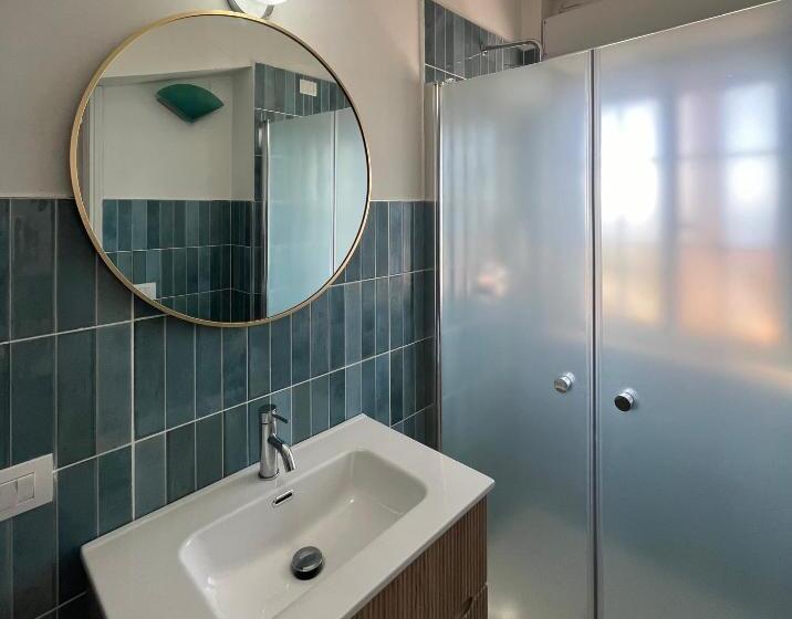 اتاق لوکس با چشم‌انداز دریا, Ivy S House B&b