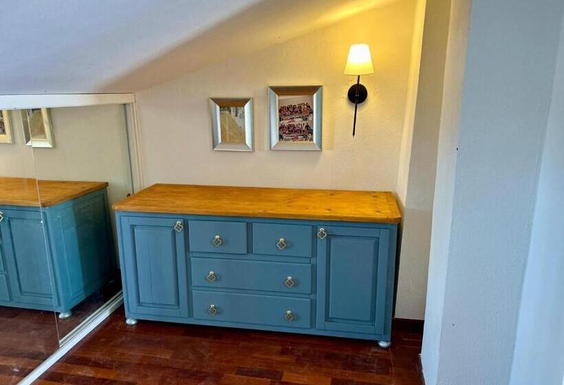 اتاق لوکس با چشم‌انداز دریا, Ivy S House B&b