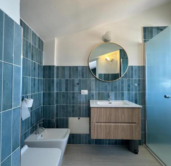 اتاق لوکس با چشم‌انداز دریا, Ivy S House B&b