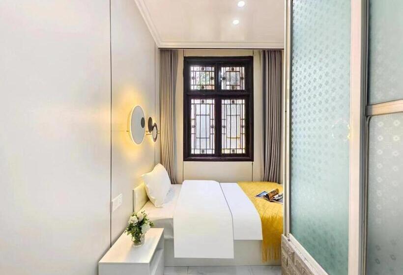اتاق استاندارد یک نفره, 聚贤居客栈 Fenghuang Juxianju Inn