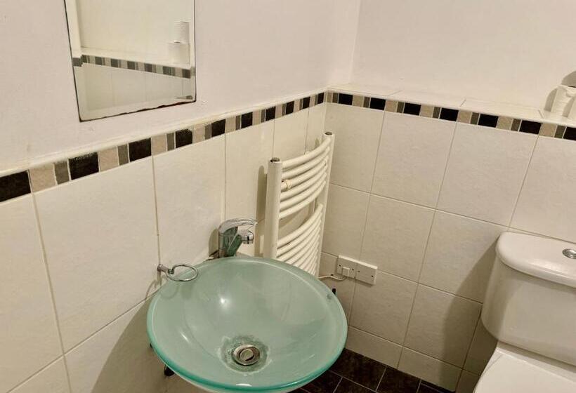 اتاق استاندارد, The Red Suites