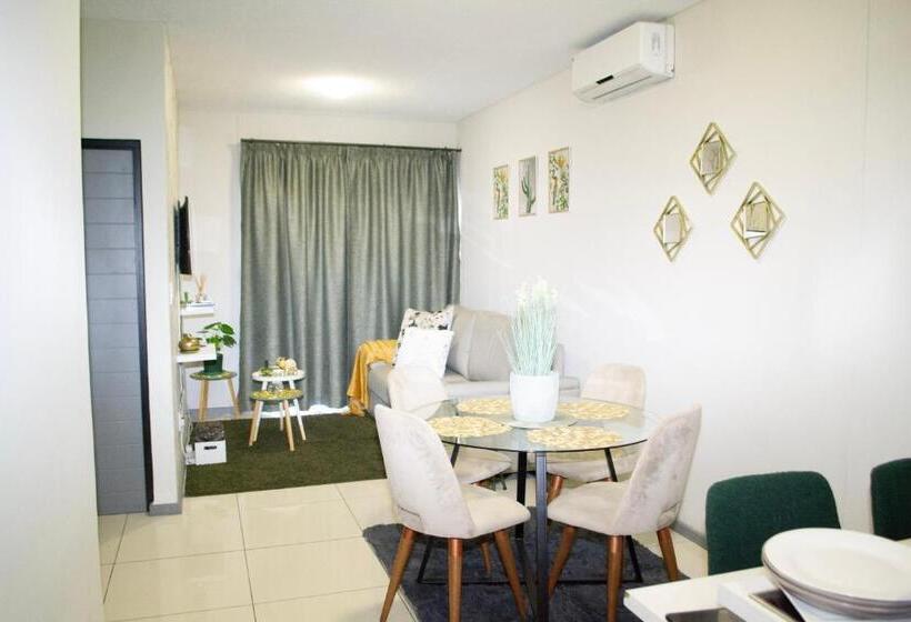 آپارتمان 2 خوابه, Shomer Merensky Apartment