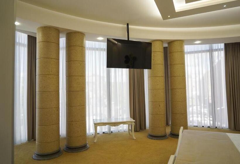 سوییت, Igit Plaza