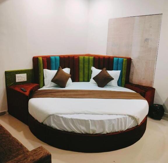 سوئیت با تخت بزرگ, Mewad Inn