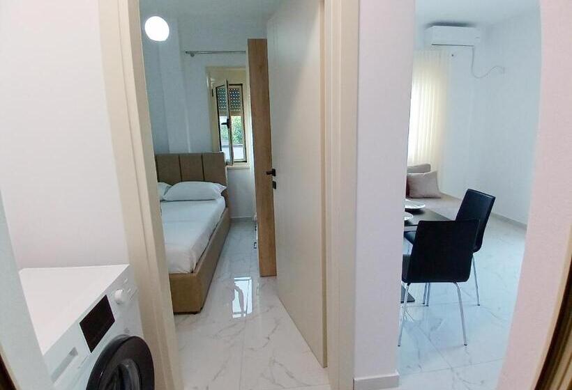 اتاق استاندارد, Aiden S House 2