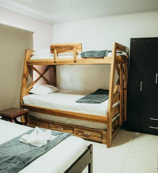 اتاق خانوادگی, Casa Hotel Hostal Del Cafe