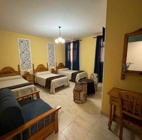 اتاق استاندارد سه نفره, Hostal Joaquín
