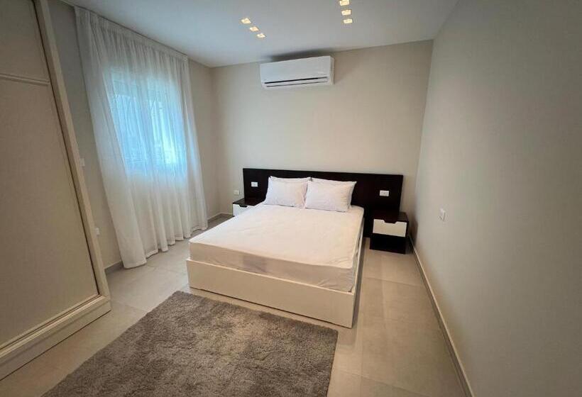 استودیوی سوپریور, Elegance Tower
