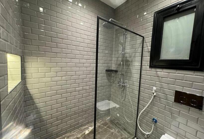 آپارتمان دلوکس 3 خوابه, Elegance Tower