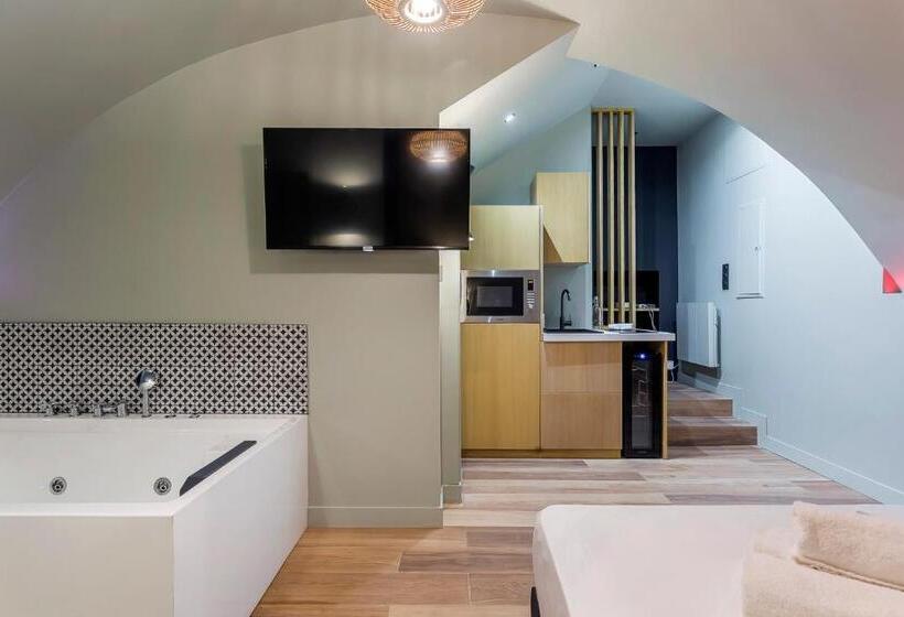 اتاق استاندارد با وان آب گرم, Suite Romantique Balnéo Centre Lyon