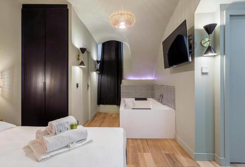 اتاق استاندارد با وان آب گرم, Suite Romantique Balnéo Centre Lyon