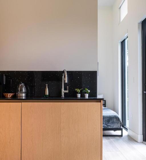استودیو استاندارد با بالکن, Olive Apartments