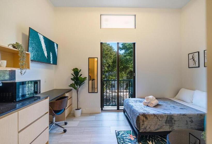 استودیوی لوکس, Olive Apartments
