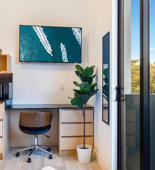 استودیوی لوکس, Olive Apartments