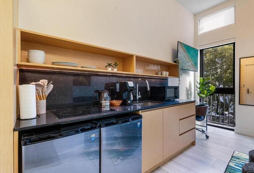 استودیوی استاندارد, Olive Apartments