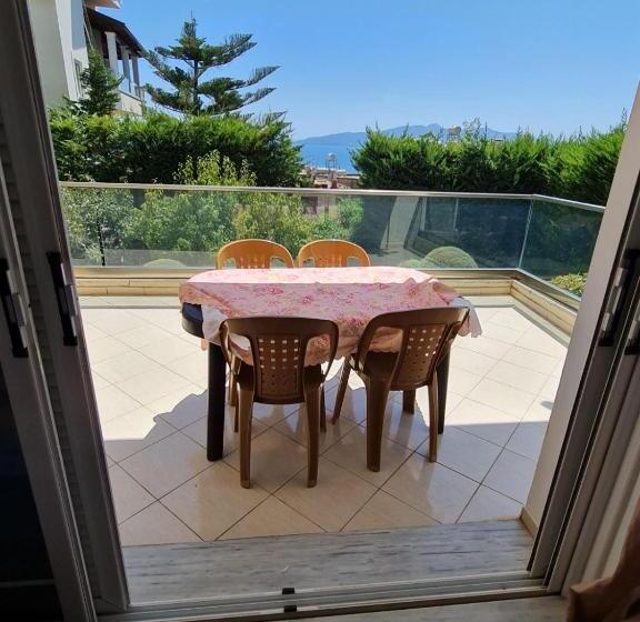 اتاق استاندارد با چشم‌انداز دریا, Antigoni Bellavista Suites