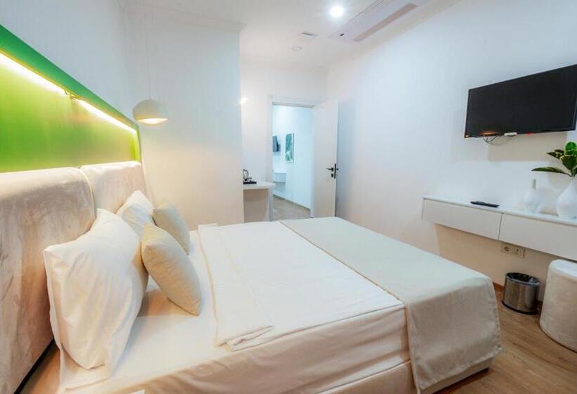 小型套房, Regenesis Hotel & Spa
