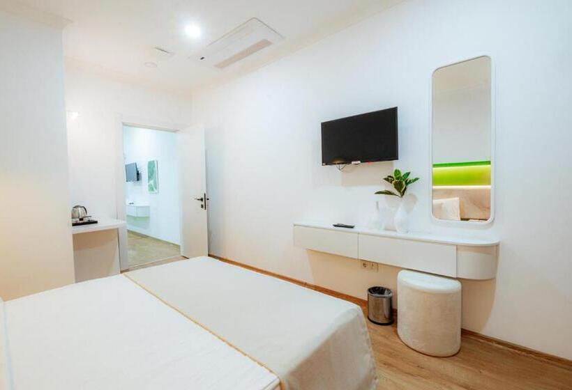 小型套房, Regenesis Hotel & Spa