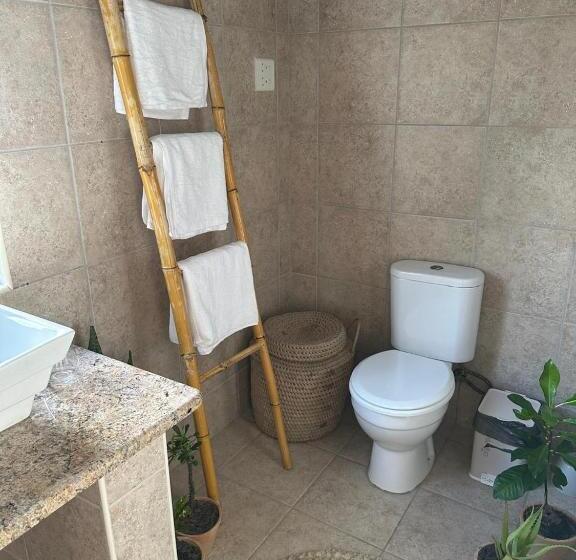 تختخواب در اتاق مشترک, Lehani Beach Hostel