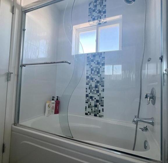 اتاق استاندارد, Comfy Private Room & Bath Near Skytrain Metrotown