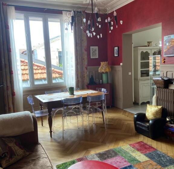 آپارتمان 2 خوابه با تراس, Grand Appartement Ancien 80 M2, 2 Chambres , Salon, Cuisine équipée, Vaste Terrasse, Calme, Proche D