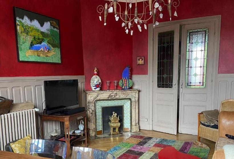 آپارتمان 2 خوابه با تراس, Grand Appartement Ancien 80 M2, 2 Chambres , Salon, Cuisine équipée, Vaste Terrasse, Calme, Proche D