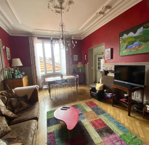 آپارتمان 2 خوابه با تراس, Grand Appartement Ancien 80 M2, 2 Chambres , Salon, Cuisine équipée, Vaste Terrasse, Calme, Proche D