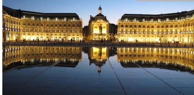 آپارتمان 2 خوابه با تراس, Grand Appartement Ancien 80 M2, 2 Chambres , Salon, Cuisine équipée, Vaste Terrasse, Calme, Proche D
