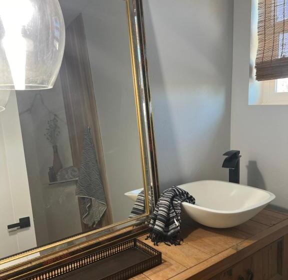 خانه 1 خوابه, Sweet Hill Top Townhouse
