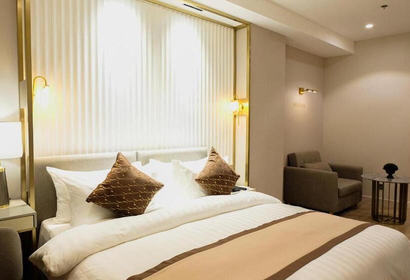 스탠다드 룸 킹사이즈 침대, Uma Hotel And Residences