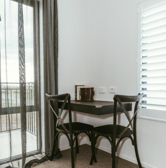 استودیوی استاندارد با چشم‌انداز دریا, Mariner Suites