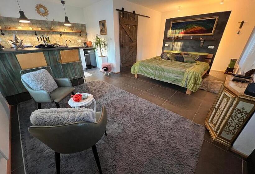 آپارتمان 1 خوابه با چشم‌انداز استخر, Ki Kötő Apartment