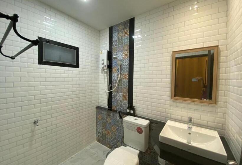 اتاق لوکس با تخت بزرگ, Piumsuk Villa