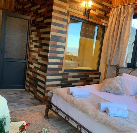 سوییت با چشم‌انداز کوه, Harsnadzor Eco Resort