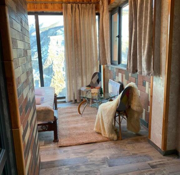 سوییت با چشم‌انداز کوه, Harsnadzor Eco Resort