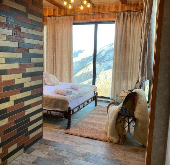 سوییت با چشم‌انداز کوه, Harsnadzor Eco Resort