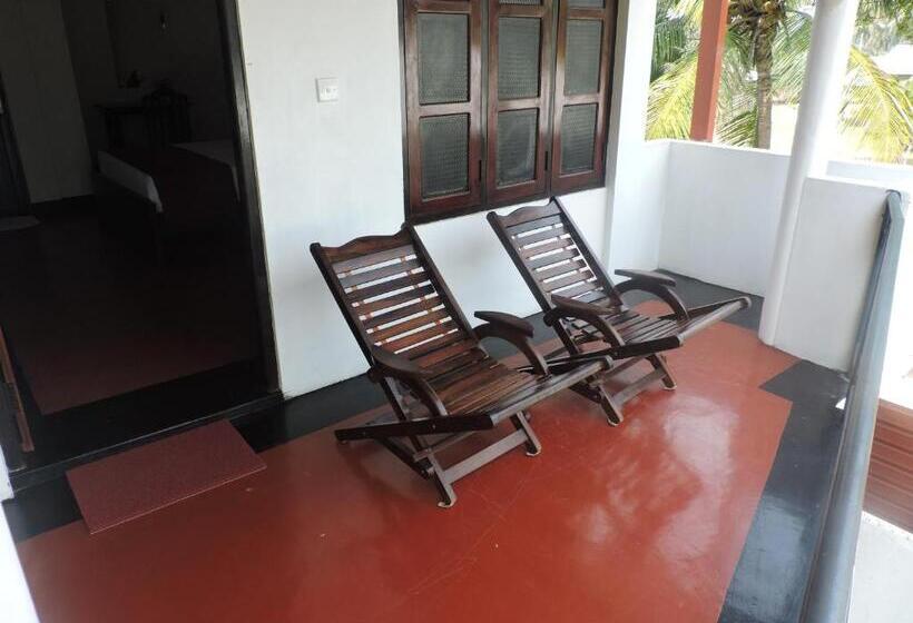 اتاق لوکس با بالکن, Crescent Sea Resort