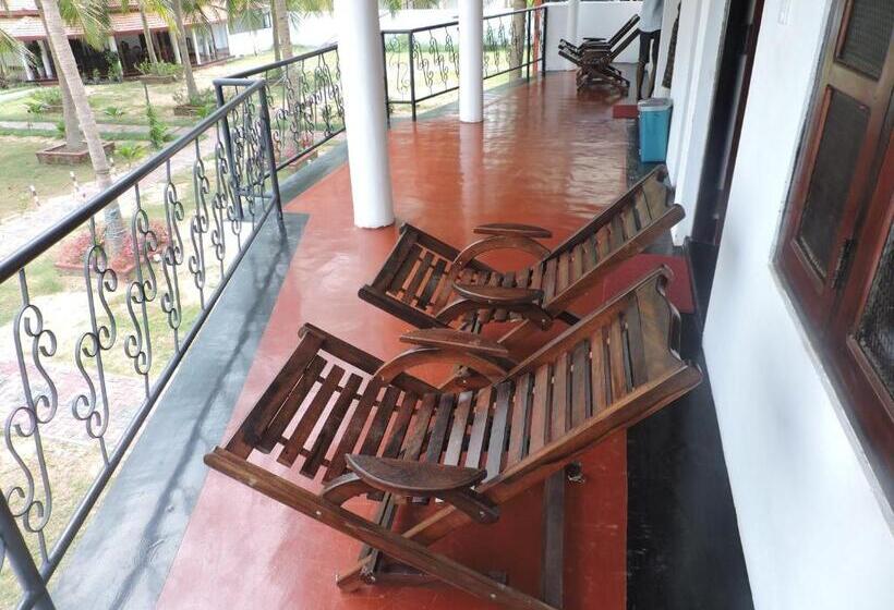 اتاق لوکس با بالکن, Crescent Sea Resort