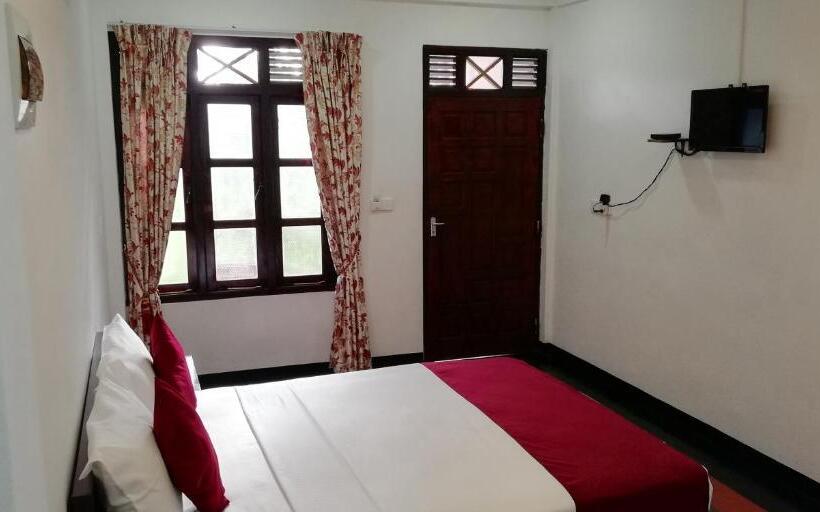 اتاق لوکس با بالکن, Crescent Sea Resort