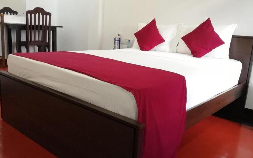 اتاق لوکس با بالکن, Crescent Sea Resort