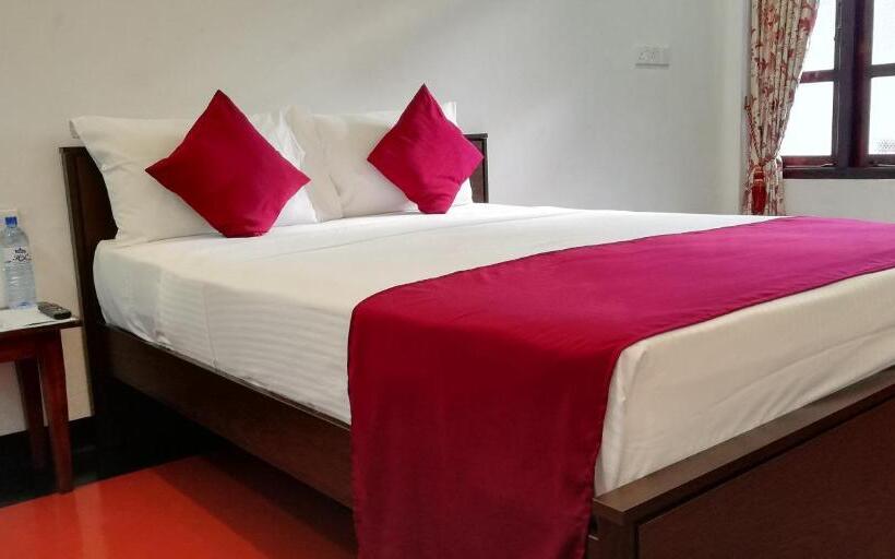 اتاق لوکس با بالکن, Crescent Sea Resort