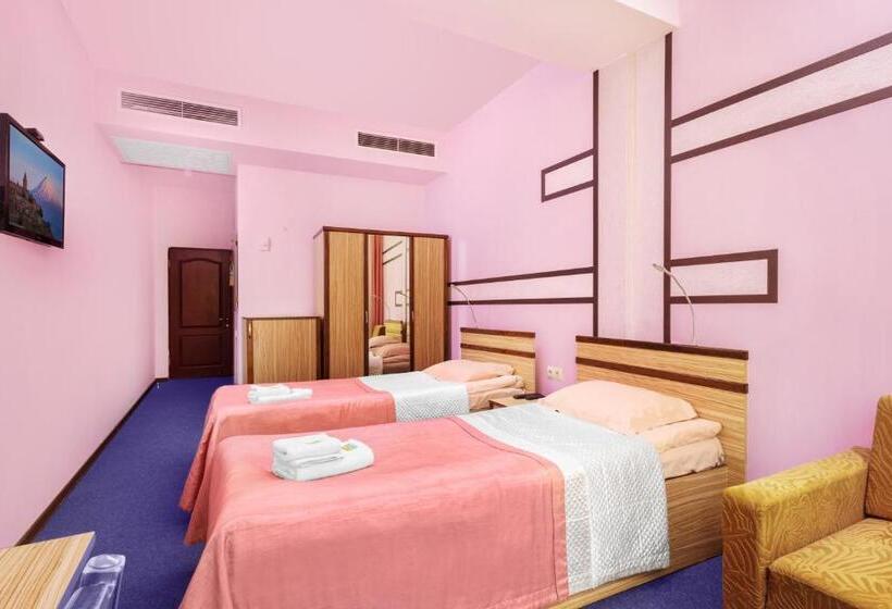 تختخواب در اتاق مشترک, Arzni Health Resort
