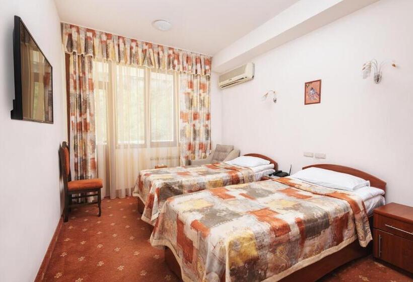 تختخواب در اتاق مشترک, Arzni Health Resort