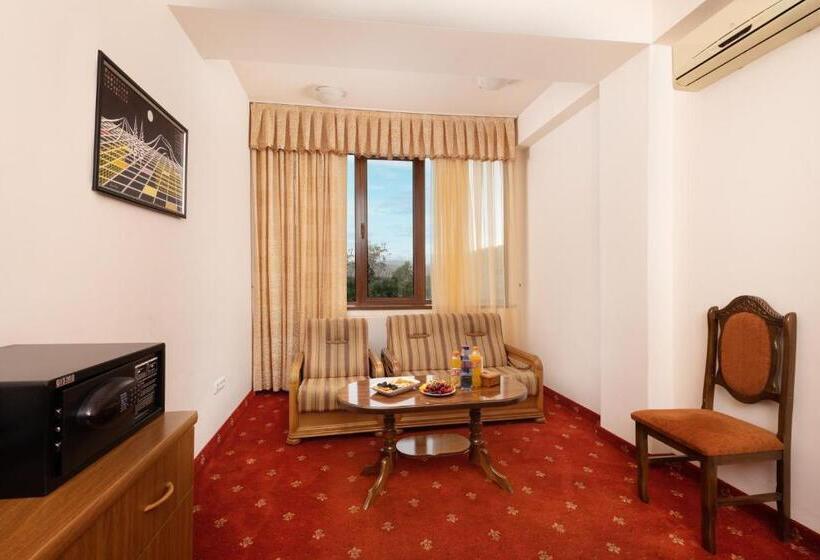 اتاق خانوادگی, Arzni Health Resort
