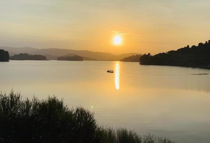اتاق استاندارد با تخت بزرگ, Lake Bunyonyi Rock Resort