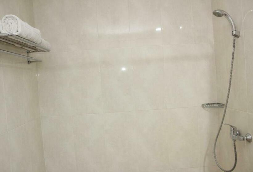 سوییت جونیور, Naka Hotel Kupang
