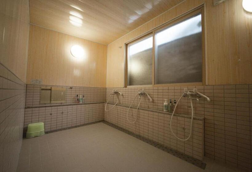 اتاق اکونومی, Hakuba Cortina Backpackers
