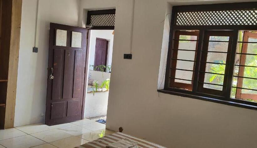 标准间, Arugam Hostel